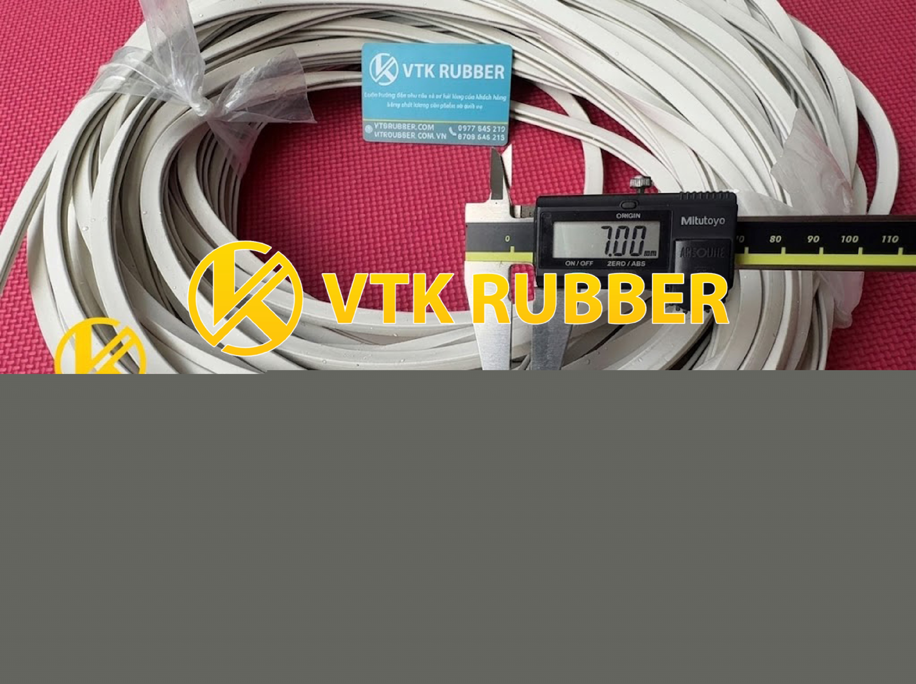 quy-cach-va-bao-gia-ron-cao-su-trang-chu-u-7x8x1-du-kich-thuoc-ranh-nep