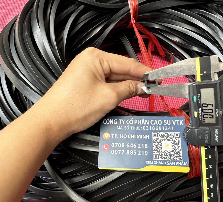 ron-cao-su-epdm-chu-u-11x6x1-5-khe-8mm