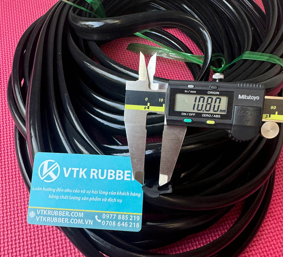 gia-cong-gioang-cao-su-chat-luong-cao-cao-su-epdm-silicone-nbr-chiu-dau