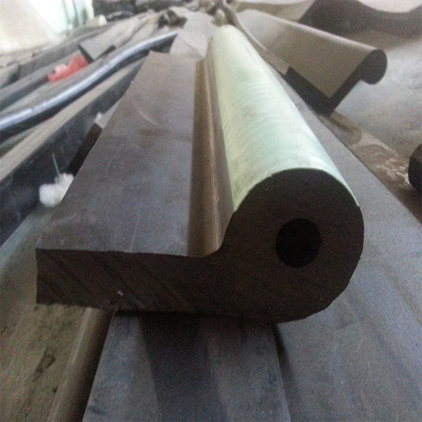 Gioăng cao su chữ P, củ tỏi được gia công từ vật liệu cao su EPDM, NBR hoặc silicone, có khả năng chịu nhiệt, chống hóa chất và lão hóa tốt. Phù hợp cho nhà máy thủy điện, đập nước, công trình kỹ thuật và các hệ thống làm kín công nghiệp