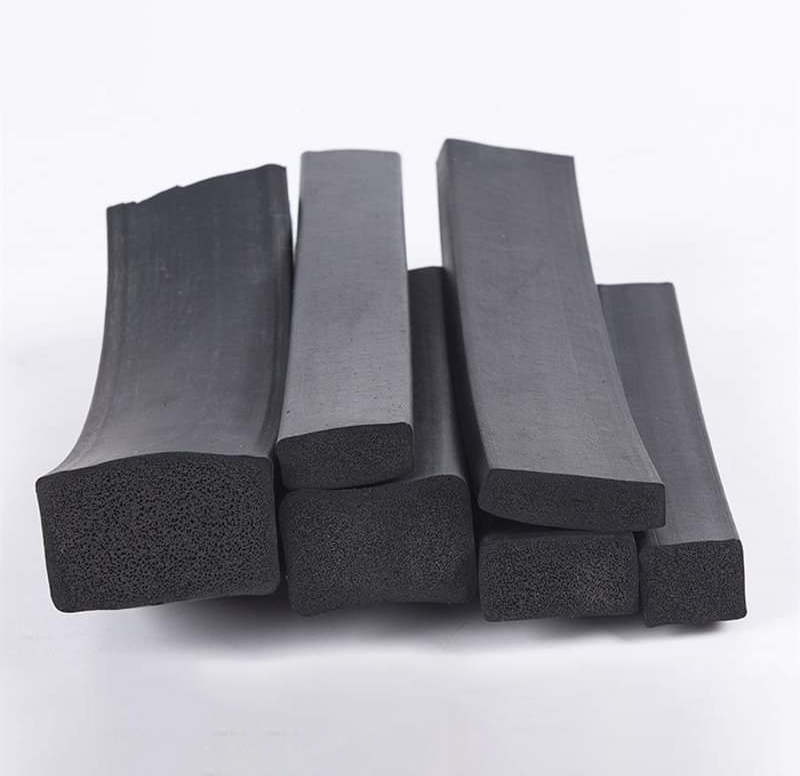 Ron cao su xốp chữ nhật có cấu trúc bọt khí kín, giúp làm kín khe hở, giảm rung và tiếng ồn. Phù hợp cho cửa tủ điện, máy móc, thiết bị công nghiệp, đảm bảo độ bền lâu dài