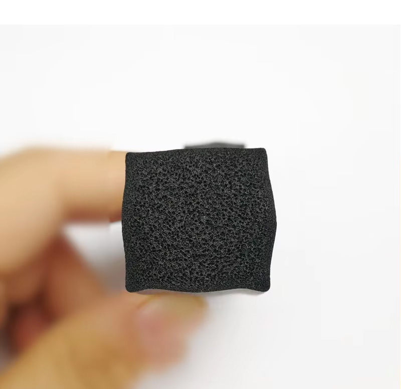 Ron có khả năng hấp thụ lực tốt, chống va đập và giảm chấn. Dùng cho thiết bị điện, tủ máy, thang máy, hoặc khu vực cần chống rung, chống xóc