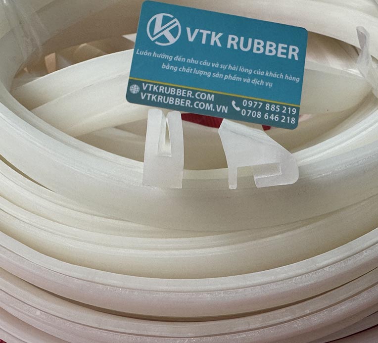 Gioăng silicon có khả năng chịu nhiệt, cách âm, chống rung và chống rò rỉ. Được ứng dụng trong công nghiệp chế tạo, nhà xưởng và thiết bị nhiệt