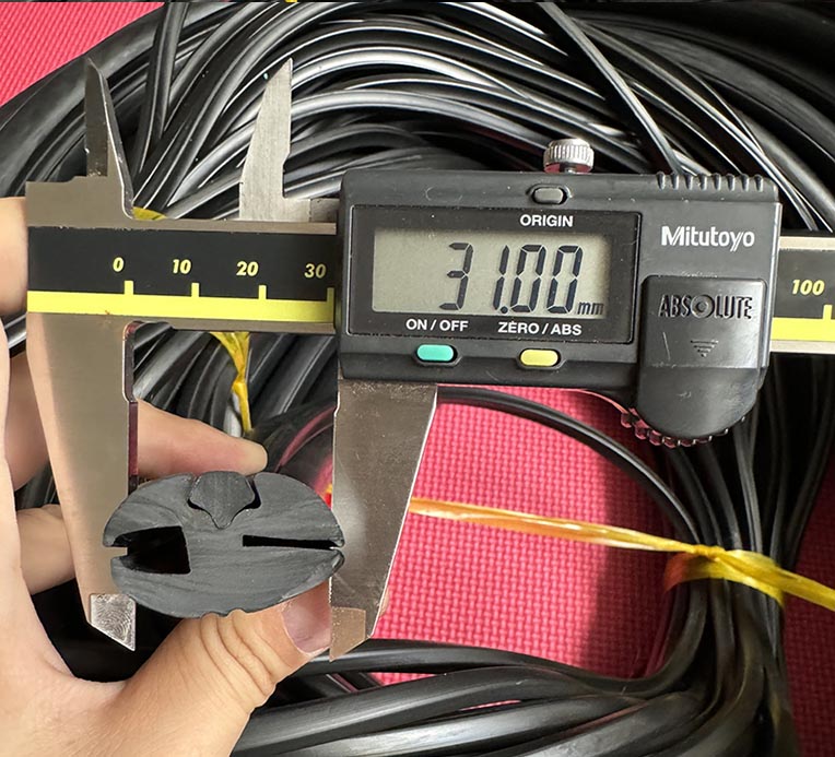 Ron chữ H được dùng để kết nối 2 tấm vật liệu, giúp làm kín, giảm rung và tăng độ bền cho cửa hoặc vách ngăn