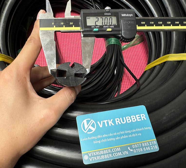 Ron tim giúp cửa kho lạnh đóng kín hoàn toàn, giảm thất thoát nhiệt, tiết kiệm điện năng và nâng cao hiệu suất