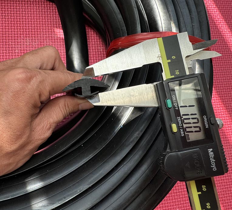 Sử dụng trong cửa nhôm kính, ron chữ K giúp ngăn gió, giảm tiếng ồn và tăng tuổi thọ cho phụ kiện cửa