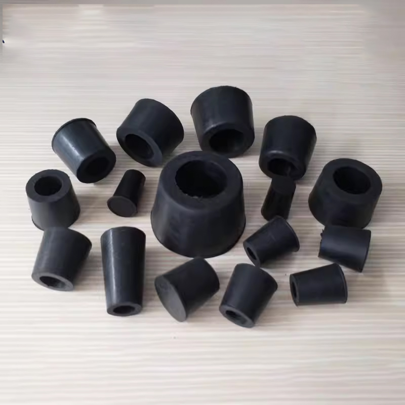 Thiết kế đặc biệt giúp giảm rung, chống va đập, chống trượt. Vòng đệm cao su chịu dầu có khả năng hoạt động ổn định trong môi trường khắc nghiệt, duy trì hiệu suất máy móc lâu dài