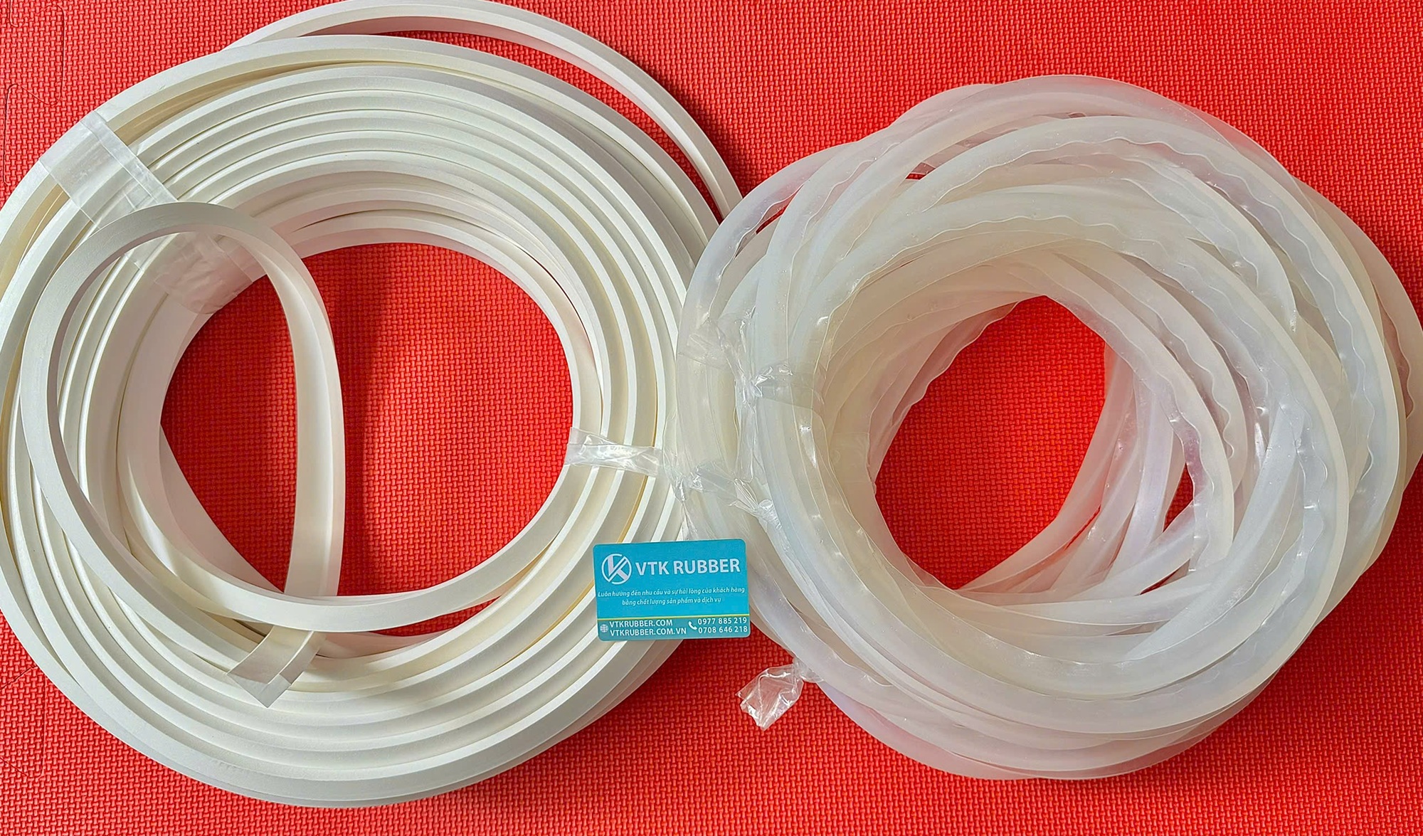 Sản phẩm có nhiều dạng phổ biến như chữ T, U, P, D, O… phù hợp làm kín cho lò hấp, nồi hơi, máy công nghiệp, cửa kho lạnh và thiết bị y tế